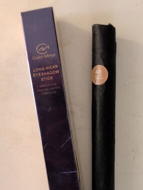 Source Unknown Color Mirror Long-Wear Eyeshadow Stick - Matte Toffee (43)